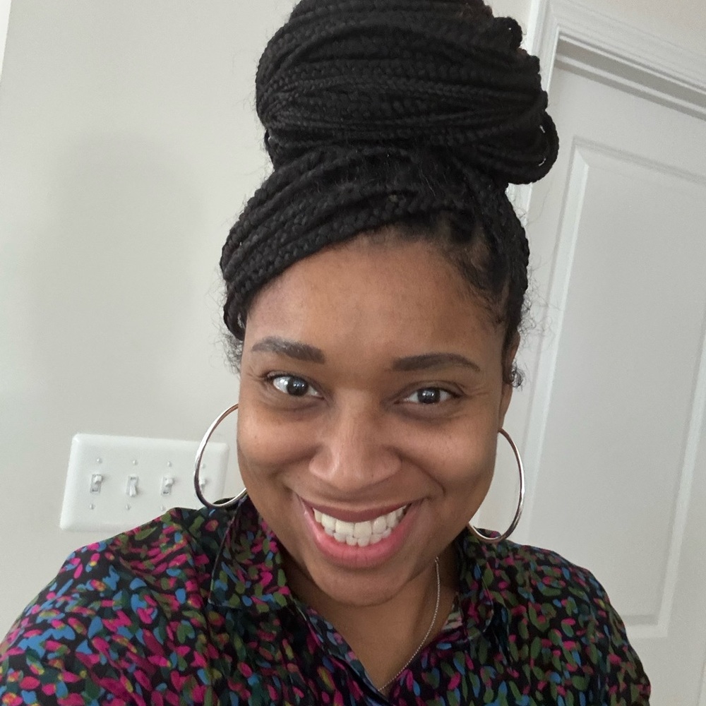 Meet your Posher, Alexis